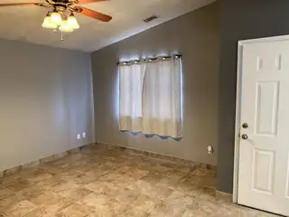 10 Mustang Road Living Room