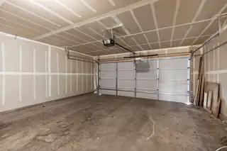 10420 Vendaval Avenue NW Garage