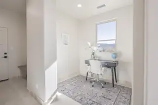 31 La Entrada Home Office