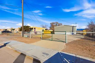 400 Perizite Street Exterior Front