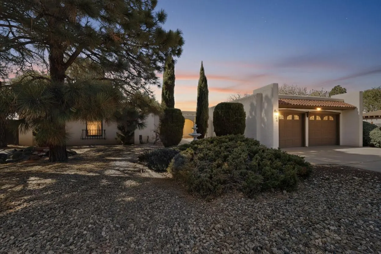 1037 Santa Ana Avenue SE