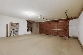 694 Lakeview Circle SE Garage