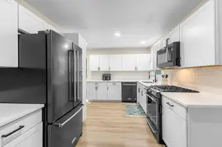 4508 Douglas Macarthur Road NE Kitchen