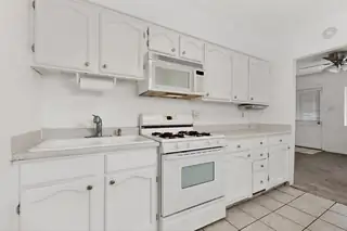 9909 4th Street NW Kitchen