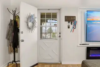 457 Loma Hermosa Drive NW Living Room