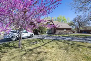 350 Applewood Road Exterior Front