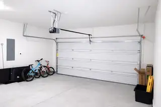 704 Amatista Loop SE Garage