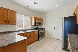 10016 Rio Canon Avenue SW Kitchen