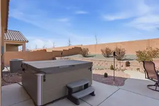 4509 Skyline Loop NE Hot Tub