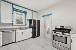 907 Edith Boulevard SE Kitchen