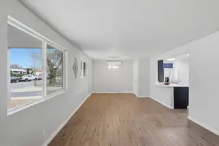 2513 June Street NE Living Room