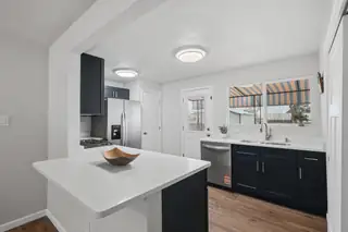 2513 June Street NE Kitchen