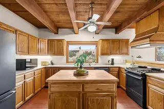 37 Homesteads Road Kitchen