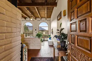 37 Homesteads Road Living Room