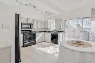 5101 Glenwood Pointe Lane NE Kitchen