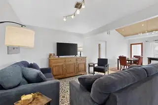 1640 Stanford Drive NE 