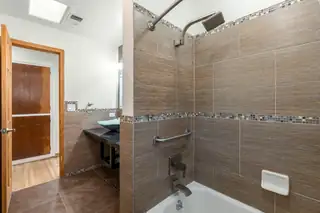 7121 Lisa Court NE Bedroom