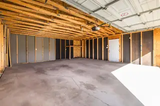 12505 Wilshire Avenue NE Garage