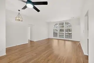 1709 Savannah Drive NE Living Room