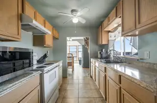 27 Camino Montoya Kitchen