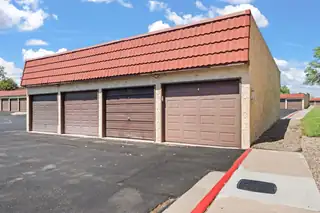 809 Country Club Drive SE APT 1A Garage