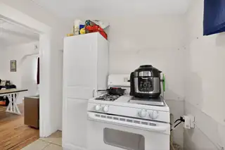 1204 Edith Boulevard SE Kitchen