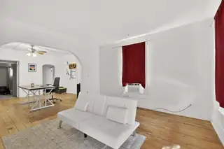 1204 Edith Boulevard SE Living Room