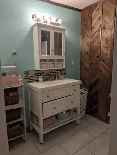 608A Del Rio Street Bathroom