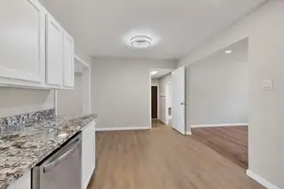 5001 Douglas Macarthur Road NE Kitchen