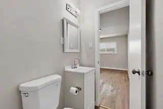 5001 Douglas Macarthur Road NE Bedroom