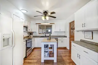 3217 La Veta Drive NE Kitchen