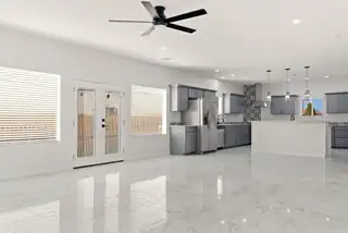 1000 Calle San Lorenzo Kitchen