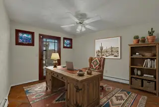 916 Calle Carmilita Home Office
