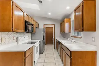 10733 Towne Park Drive NE Kitchen