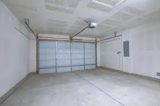 405 Loma Linda Loop NE Garage