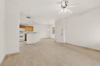 6800 Vista Del Norte Road NE 1711 Kitchen