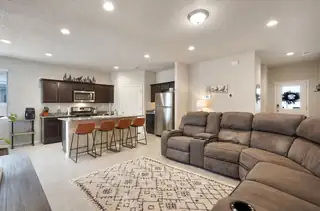 4233 Skyline Loop NE Living Room