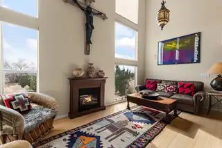 6079 Hoochaneetsa Living Room