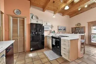 100 Tower Ridge Road Kitchen