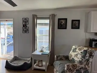 589 Horseshoe Trail SE Living Room