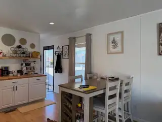 589 Horseshoe Trail SE Bedroom