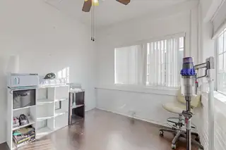 212 Sycamore Street NE 