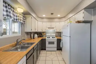 1964 Roanoke Drive NE Kitchen