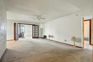 909 CEDAR Avenue Living Room