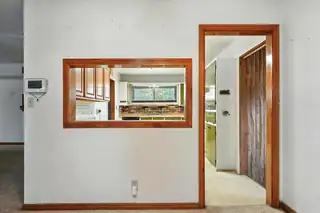 909 CEDAR Avenue Kitchen