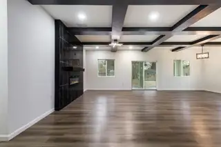 380 Deluvina Place SW Living Room