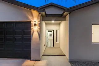 380 Deluvina Place SW Exterior Front