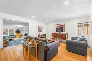 937 Cardenas Drive SE Living Room