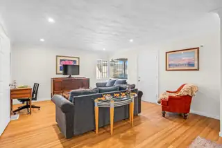 937 Cardenas Drive SE Living Room