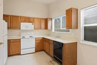 10804 Griffith Park Drive NE Kitchen
